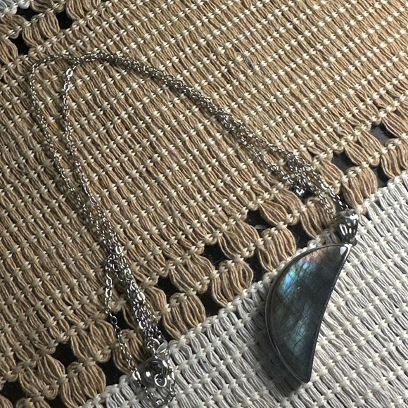 Beautiful Blue and Rainbow Flash Moon Shaped Labradorite Pendant Necklace - Picture 8 of 13